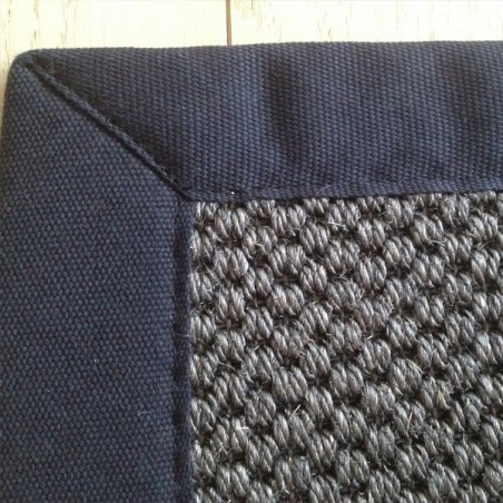 Tapis en sisal gansé tressé gris foncé personnalisable Tapis en sisal gansé tressé gris foncé personnalisable