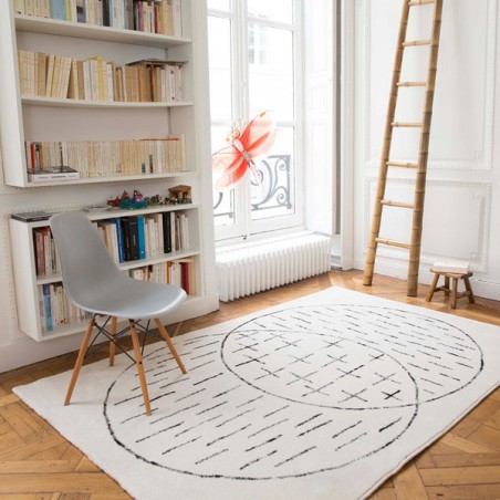 Tapis Design Ecru Masomenos par Edito Tapis Design Ecru Masomenos par Edito
