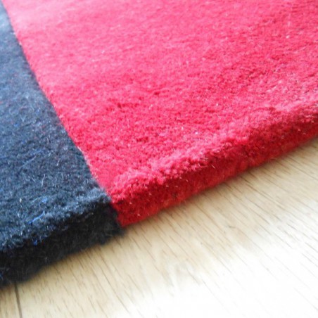Tapis Contemporain Field Bleu et Rouge par Carving Tapis Contemporain Field Bleu et Rouge par Carving