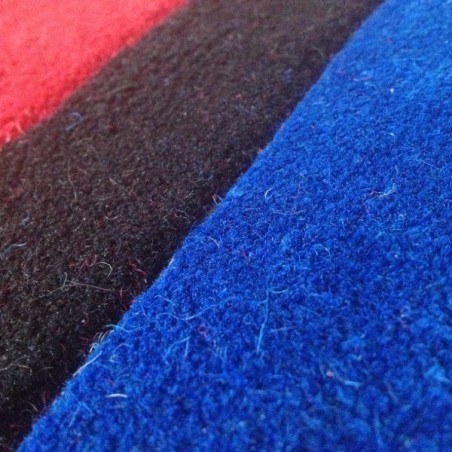 Tapis Contemporain Field Bleu et Rouge par Carving Tapis Contemporain Field Bleu et Rouge par Carving