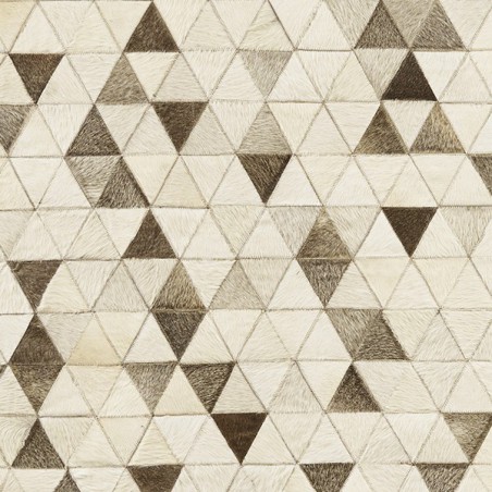Tapis patchwork en cuir de vache Kin par Home Spirit Tapis patchwork en cuir de vache Kin par Home Spirit
