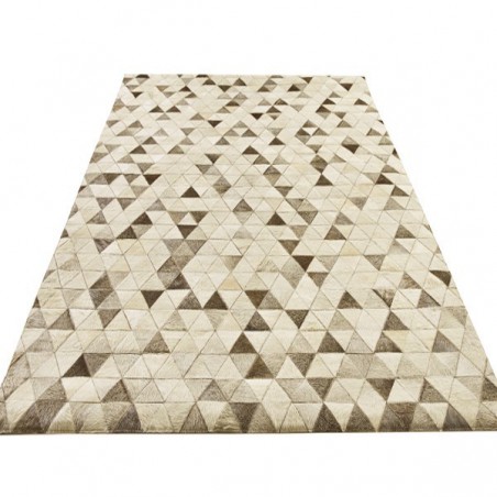 Tapis patchwork en cuir de vache Kin par Home Spirit Tapis patchwork en cuir de vache Kin par Home Spirit