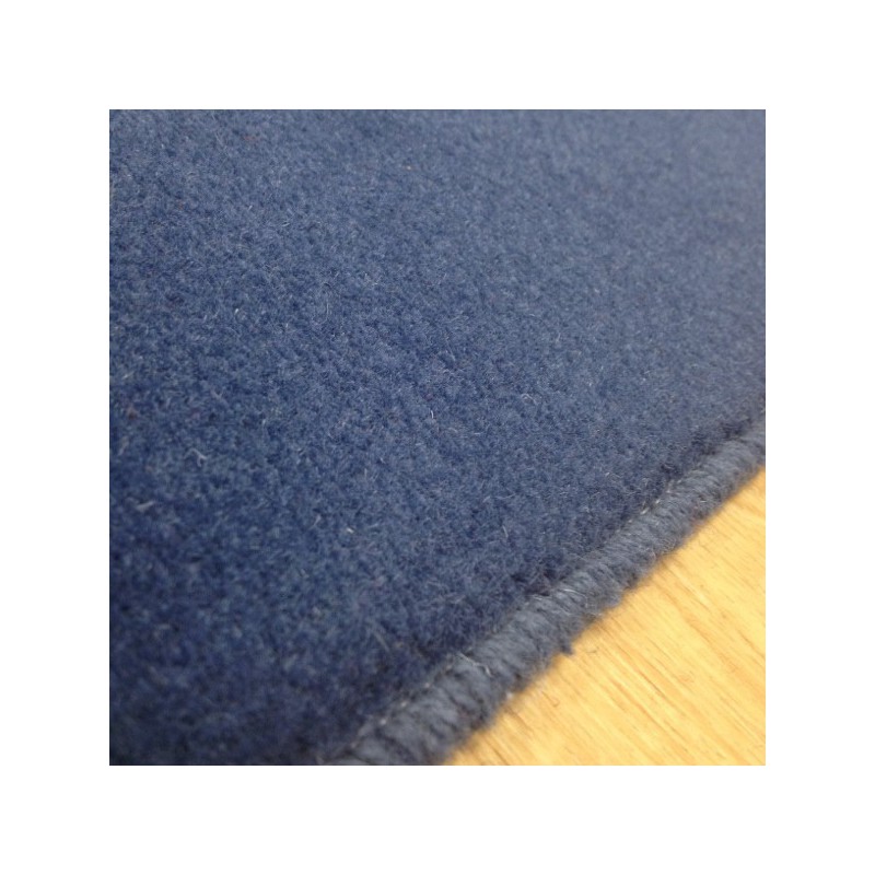 Tapis sur mesure en laine Bleu Windsor gamme Velvet finition surjet
