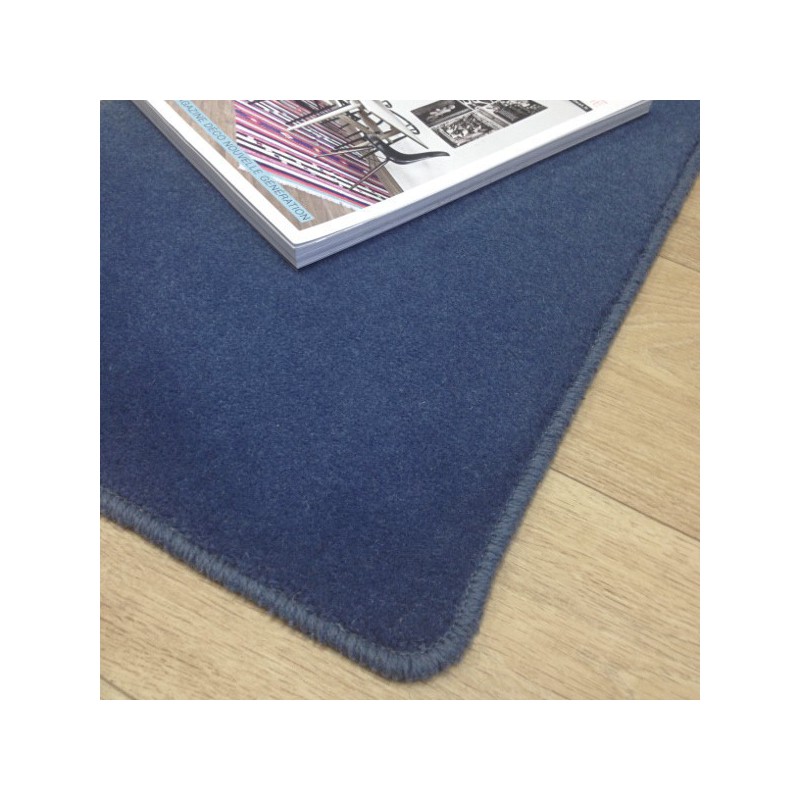 Tapis sur mesure en laine Bleu Windsor gamme Velvet finition surjet