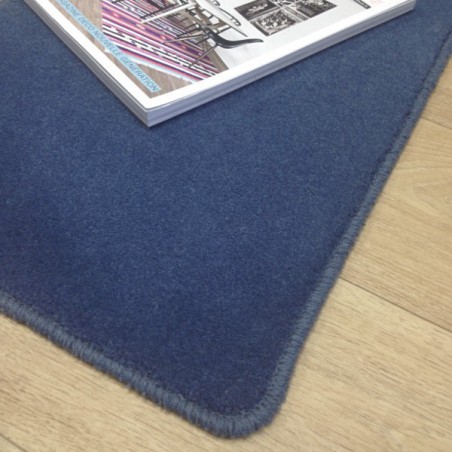 Tapis sur mesure en laine Bleu Windsor gamme Velvet finition surjet