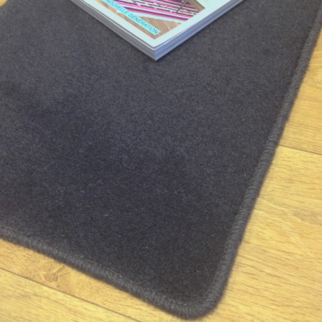 Tapis sur mesure en laine Gris Charbon gamme Velvet finition surjet