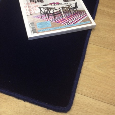 Tapis sur mesure en laine Bleu Foncé gamme Velvet finition surjet