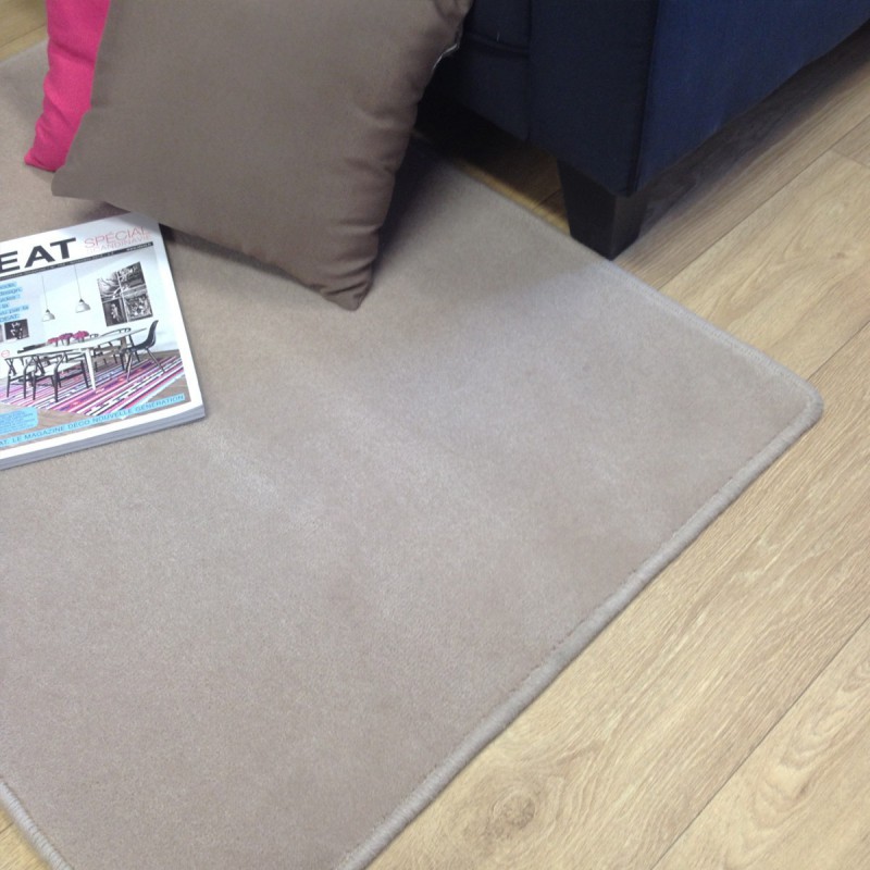Tapis sur mesure en laine couleur Mastic gamme Velvet finition surjet