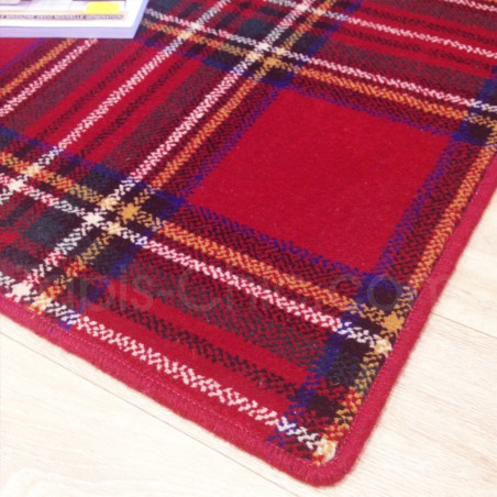 Tapis sur mesure en laine motif tartan tons rouges