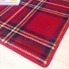 Tapis sur mesure en laine motif tartan tons rouges Tapis sur mesure en laine motif tartan tons rouges