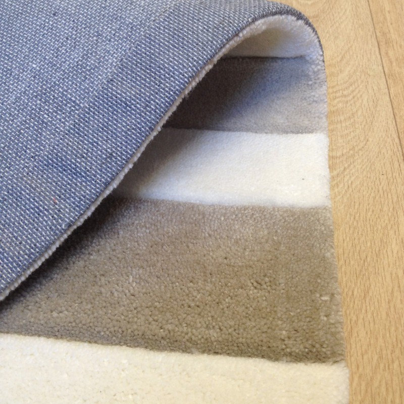 Tapis rayé beige et ivoire par Tapis Chic Collection