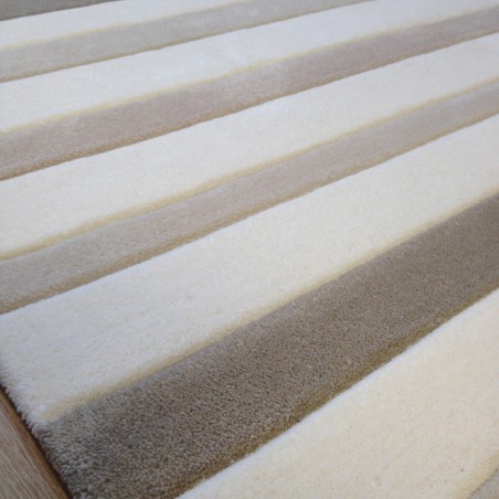 Tapis rayé beige et ivoire par Tapis Chic Collection Tapis rayé beige et ivoire par Tapis Chic Collection