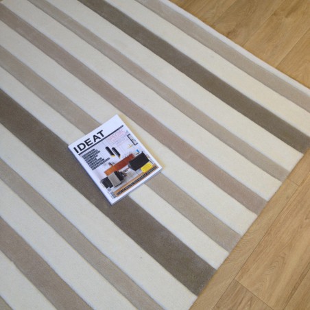 Tapis rayé beige et ivoire par Tapis Chic Collection Tapis rayé beige et ivoire par Tapis Chic Collection