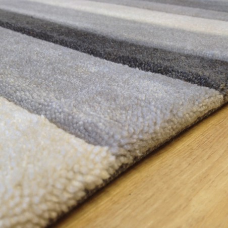 Tapis rayé gris et écru par Tapis Chic Collection Tapis rayé gris et écru par Tapis Chic Collection