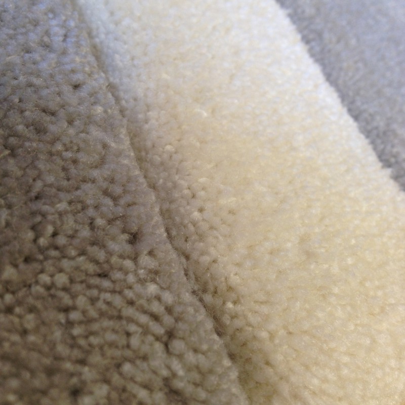 Tapis rayé gris et écru par Tapis Chic Collection