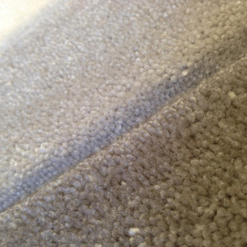 Tapis rayé gris et écru par Tapis Chic Collection