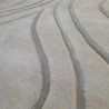 Tapis design vague avec du relief gris clair et fines vagues en gris plus foncé Tapis design vague avec du relief gris clair et fines vagues en gris plus foncé