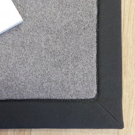 Tapis sur mesure gris en laine gansé coton par Tapis Chic Collection Tapis sur mesure gris en laine gansé coton par Tapis Chic Collection