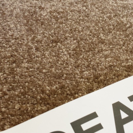 Tapis de salon beige sur-mesure par Tapis Chic Collection Tapis de salon beige sur-mesure par Tapis Chic Collection