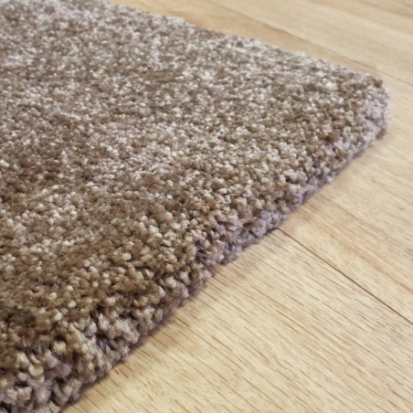 Tapis de salon beige sur-mesure par Tapis Chic Collection Tapis de salon beige sur-mesure par Tapis Chic Collection