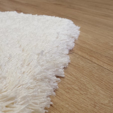 echantillon du tapis shaggy blanc bambou sur mesure par tapis chic
