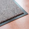 Paillasson gris uni lavable en machine par Tapis Chic Collection Paillasson gris uni lavable en machine par Tapis Chic Collection
