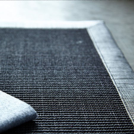 Tapis sur-mesure en sisal gansé anthracite Tapis sur-mesure en sisal gansé anthracite