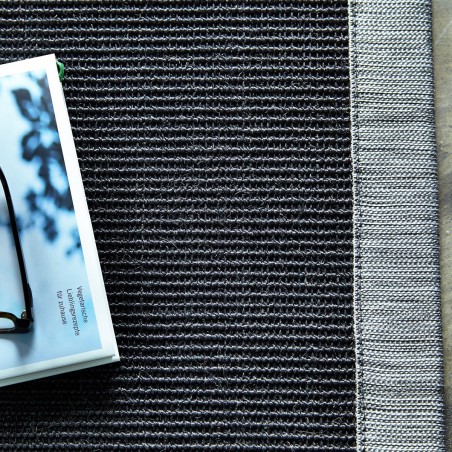 Tapis sur-mesure en sisal gansé anthracite Tapis sur-mesure en sisal gansé anthracite
