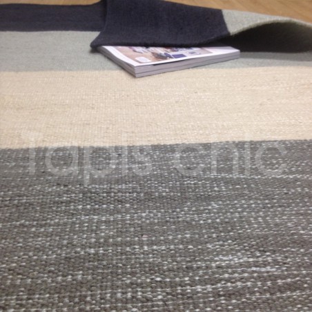 Tapis contemporain Boa Beige par Linie Design Tapis contemporain Boa Beige par Linie Design