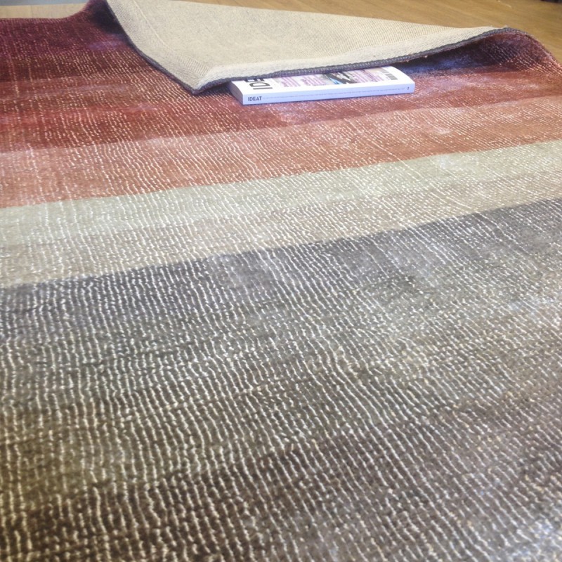 Tapis haut de gamme rouge orangé Combination par Linie Design