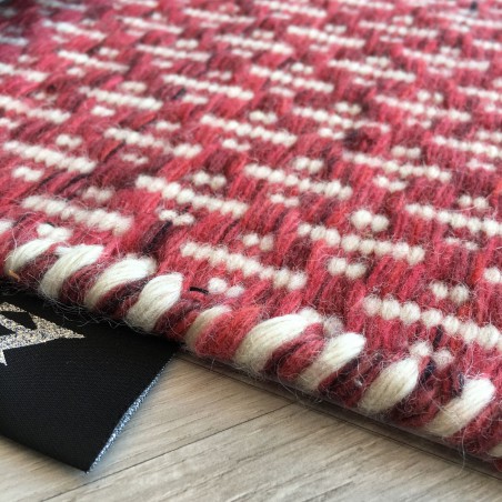 Tapis en laine rouge rosé Mic Mac par Angelo Tapis en laine rouge rosé Mic Mac par Angelo