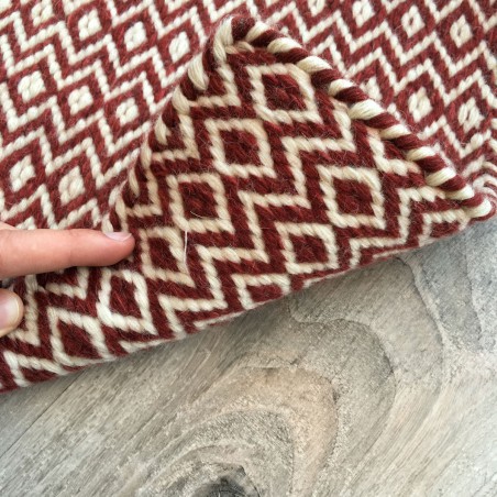 Tapis en laine rouge Mic Mac par Angelo Tapis en laine rouge Mic Mac par Angelo