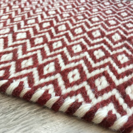 Tapis en laine rouge Mic Mac par Angelo Tapis en laine rouge Mic Mac par Angelo