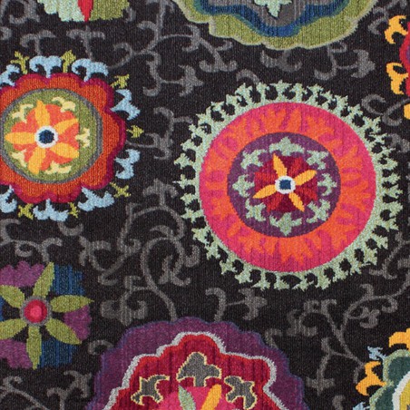 Tapis de salon a motifs Lerida noir par Joseph Lebon Tapis de salon a motifs Lerida noir par Joseph Lebon