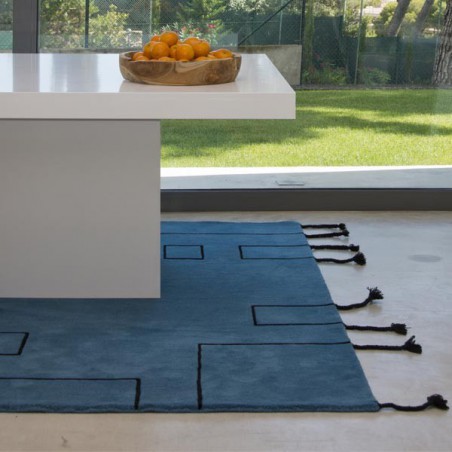 Tapis design en laine Nordic Lines bleu pétrole par Lorena Canals Tapis design en laine Nordic Lines bleu pétrole par Lorena Canals