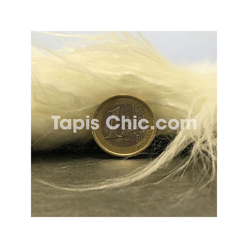 Tapis contemporain BAATOR fausse fourrure chèvre mongole par Tapis Chic collection