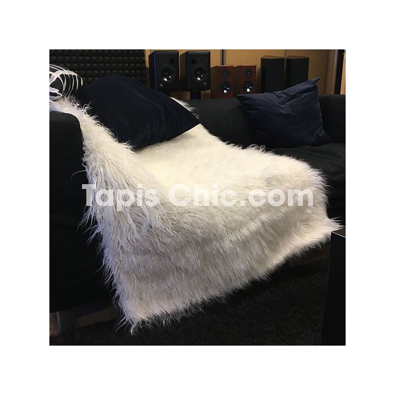 Tapis contemporain BAATOR fausse fourrure chèvre mongole par Tapis Chic collection