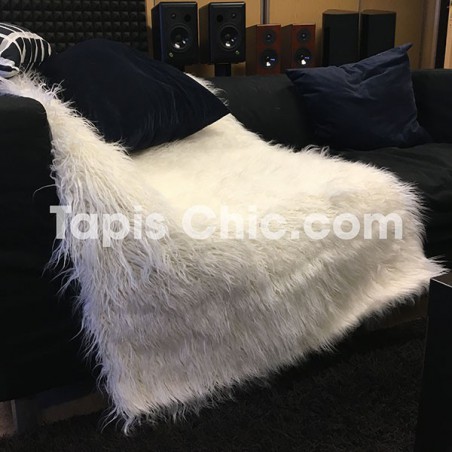 Tapis contemporain BAATOR fausse fourrure chèvre mongole par Tapis Chic collection Tapis contemporain BAATOR fausse fourrure chèvre mongole par Tapis Chic collection