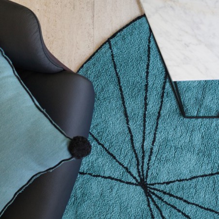 Tapis moderne Trace Petrole lavable en machine par Lorena Canals Tapis moderne Trace Petrole lavable en machine par Lorena Canals