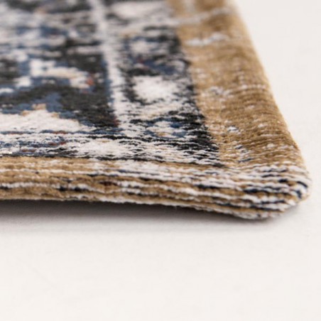 Tapis de salon new vintage Antiquarian Heriz bleu marine par Louis De Poortere Tapis de salon new vintage Antiquarian Heriz bleu marine par Louis De Poortere