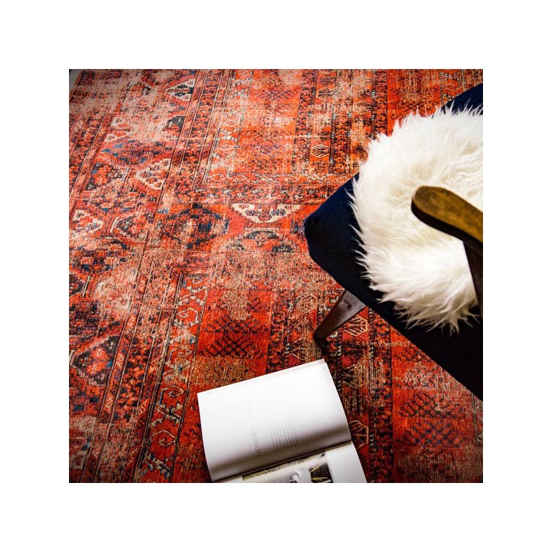 Tapis de chambre new vintage Antiquarian Hads rouge par Louis De Poortere