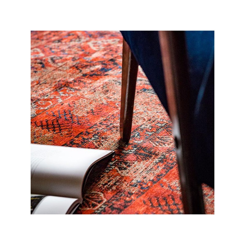 Tapis de chambre new vintage Antiquarian Hads rouge par Louis De Poortere