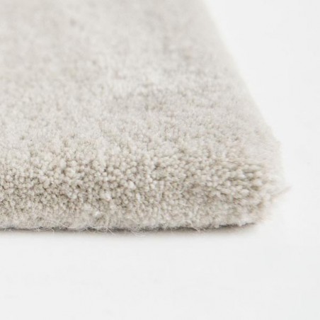Tapis de chambre Hana gris carbone collection Villa Nova par Louis De Poortere Tapis de chambre Hana gris carbone collection Villa Nova par Louis De Poortere