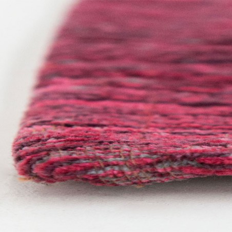 Tapis de salon moderne Fading World Scarlet par Louis de Poortere Tapis de salon moderne Fading World Scarlet par Louis de Poortere