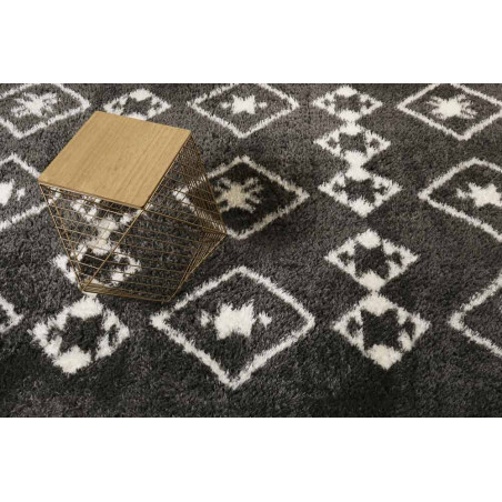 Tapis ethnique gris anthracite et blanc Tapis ethnique gris anthracite et blanc