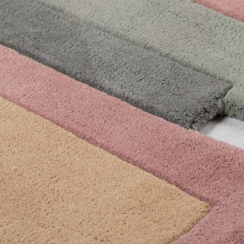 Tapis de salon moderne dans les tons pastels 