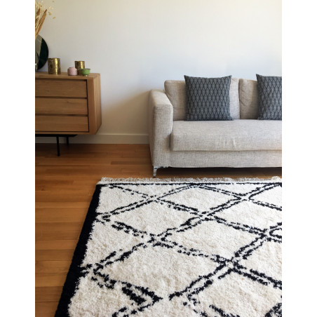 Tapis ethnique blanc et noir Tapis ethnique blanc et noir