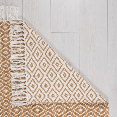 Tapis de salon en fibres naturelles couleur ocre Tapis de salon en fibres naturelles couleur ocre