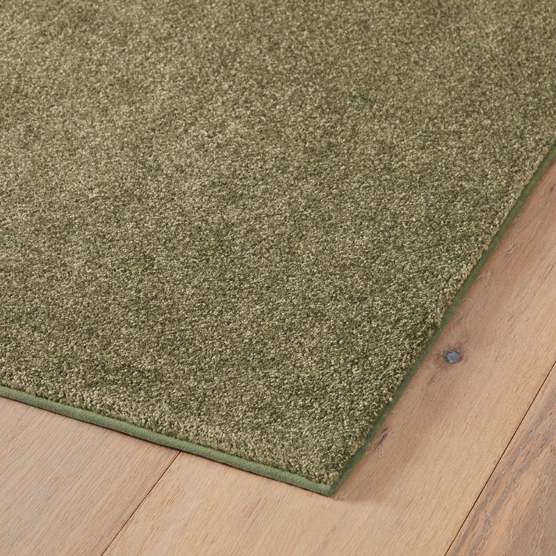 Tapis sur-mesure écoresponsable EUDOTHEA Vert mousse