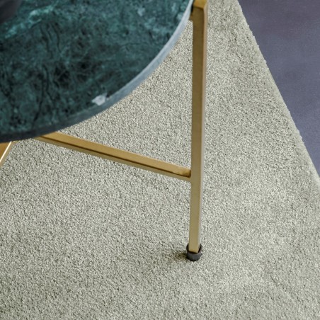 Tapis ENKI sur mesure gris ecoresponsable ambiance gros plan Tapis ENKI sur mesure gris ecoresponsable ambiance gros plan